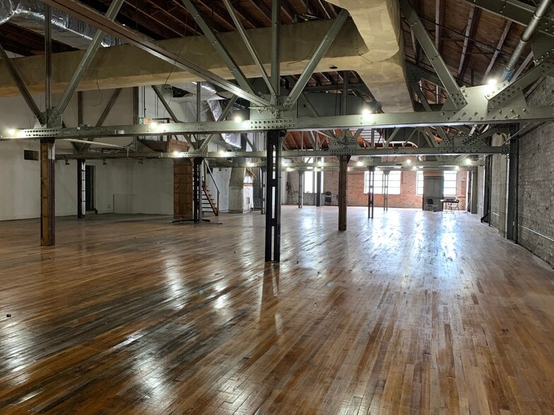 5607 Germantown Ave, Philadelphia, PA for lease - Interior Photo - Image 2 of 7