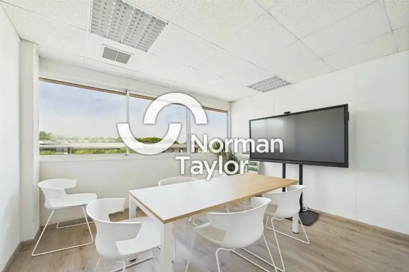 Office in Baillargues for lease - Interior Photo - Image 2 of 9
