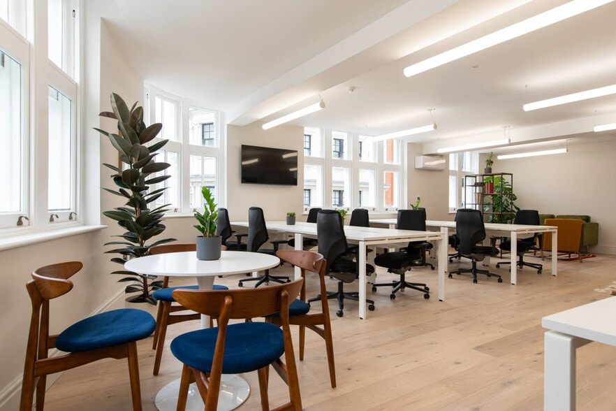 321 Oxford St, London for lease - Building Photo - Image 2 of 14