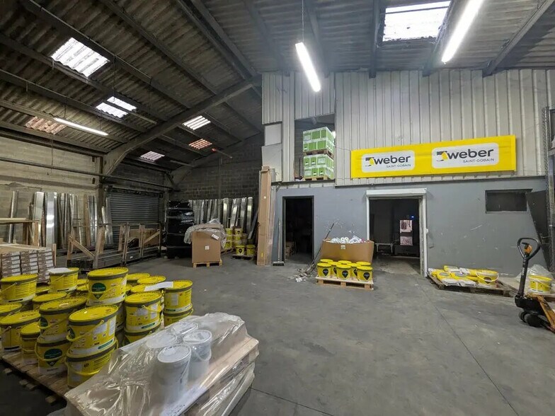 Flex in Sotteville-lès-Rouen for lease - Interior Photo - Image 2 of 6