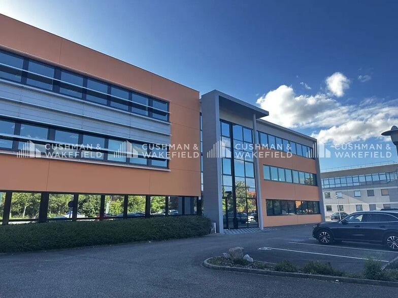 Office in Entzheim for lease - Building Photo - Image 1 of 13