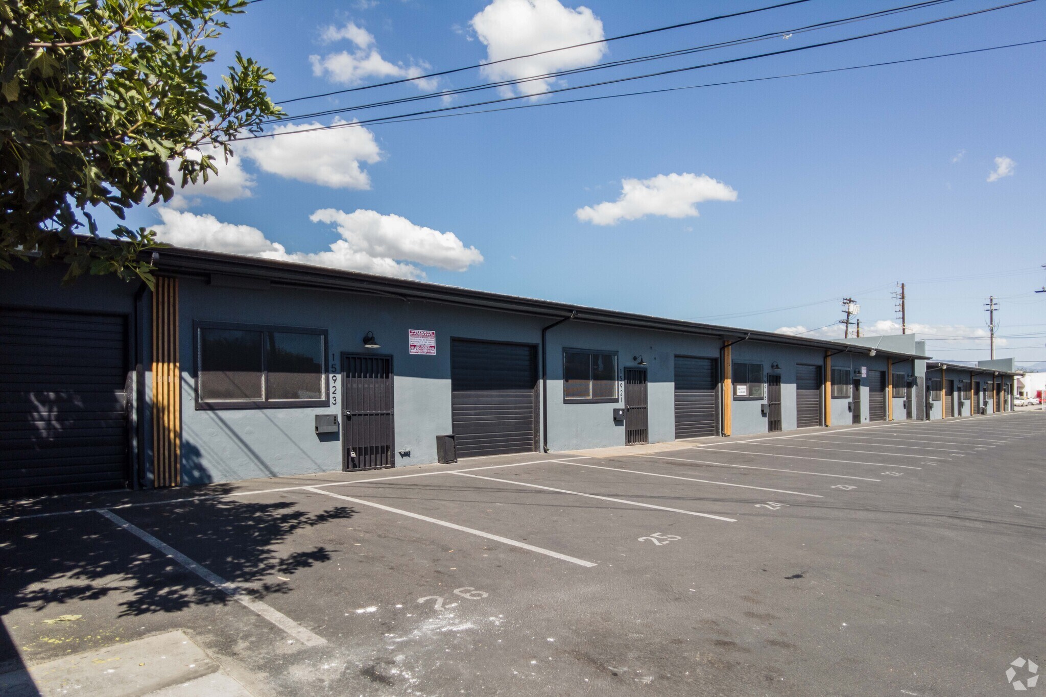 15922 Strathern St, Van Nuys, CA for sale Primary Photo- Image 1 of 1