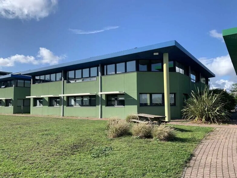 Bureau dans Canéjan à louer - Photo du bâtiment - Image 2 de 10