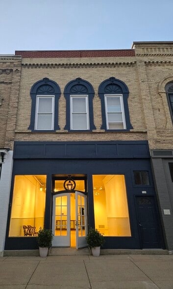 522 W Water St, Princeton, WI for lease - Building Photo - Image 3 of 6