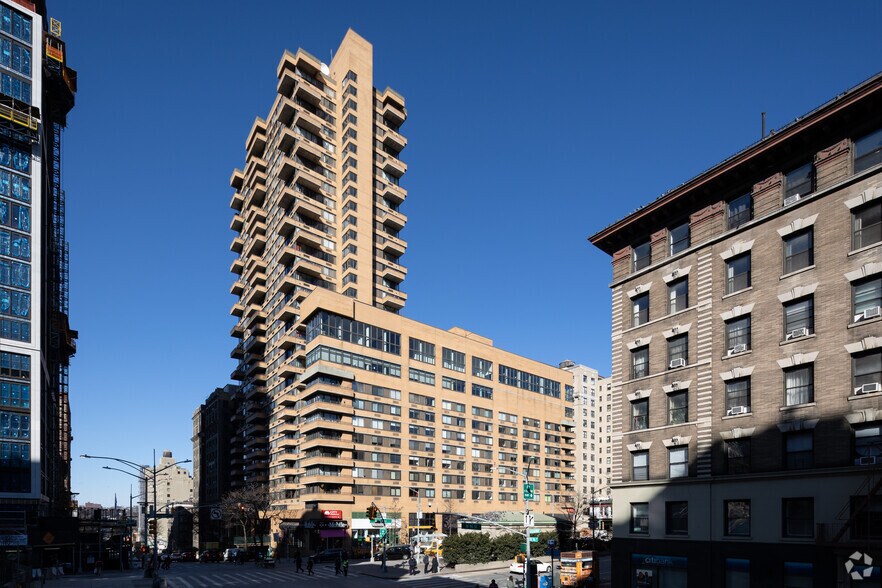 2565 Broadway, New York, NY à louer - Photo du bâtiment - Image 1 de 12