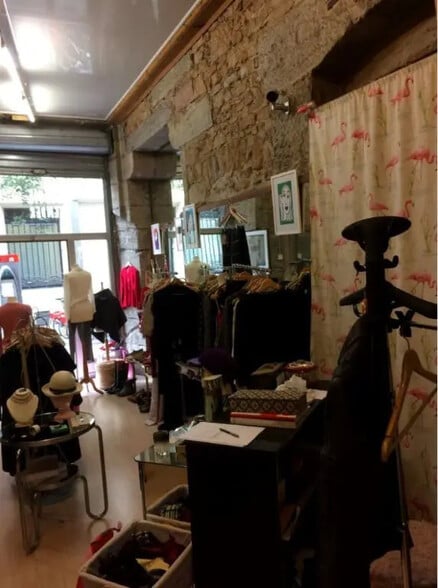 Retail in Lyon for lease - Interior Photo - Image 3 of 3