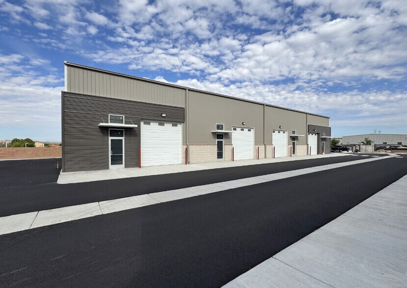 1320 NE Cuesta Arriba Ct, Albuquerque, NM à louer - Photo du bâtiment - Image 2 de 11