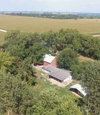 Plus de détails pour 2013 Beecher Rd, Plano, IL - Commerce de détail à vendre