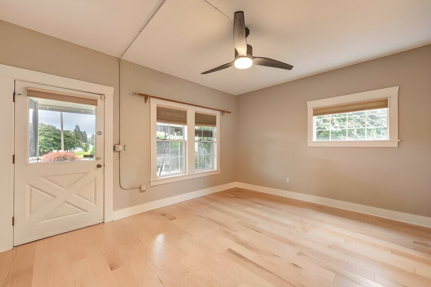 654 W Main St, Monroe, WA à vendre - Photo du bâtiment - Image 3 de 43