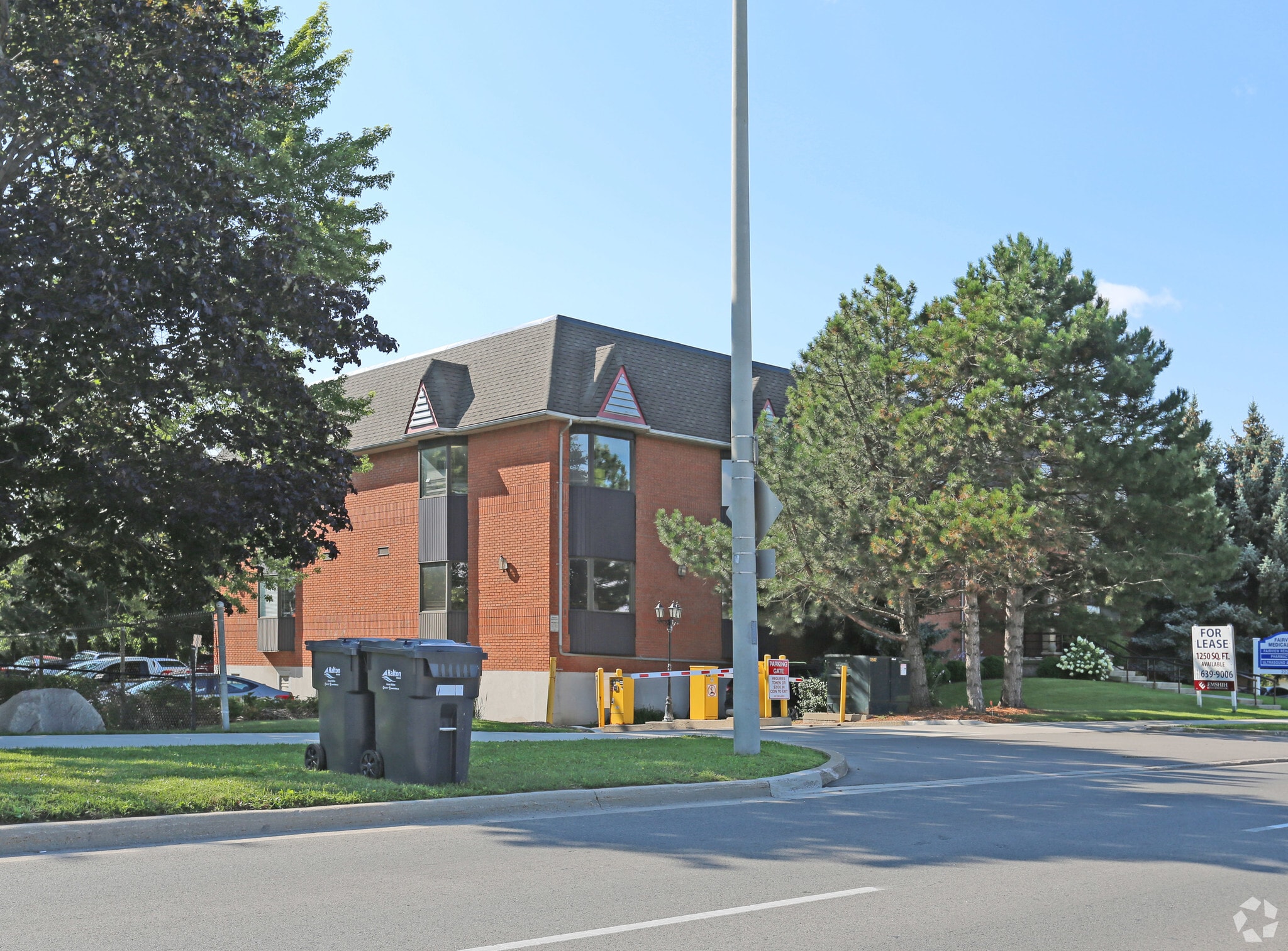2200 Fairview St, Burlington, ON for lease Primary Photo- Image 1 of 5