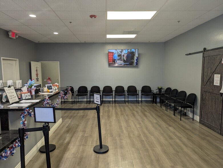 3015 Calloway Dr, Bakersfield, CA à vendre - Photo du bâtiment - Image 3 de 14