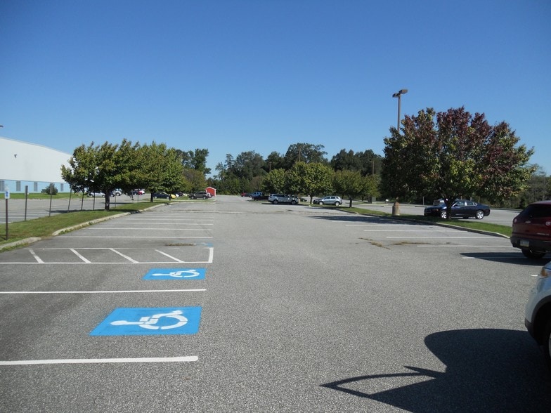 60 Starlifter Ave, Dover, DE for lease - Building Photo - Image 3 of 7