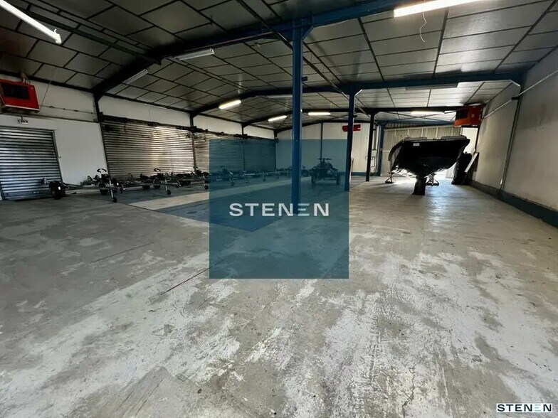 60 Chemin Des Broutières, Le Pontet for lease - Interior Photo - Image 2 of 6
