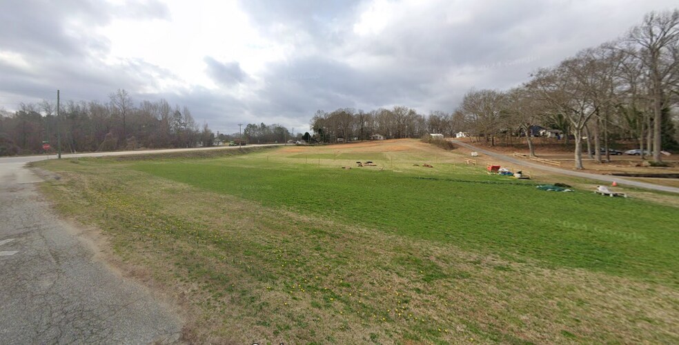 112 S Anderson Cir, Woodruff, SC à vendre - Photo du bâtiment - Image 2 de 7