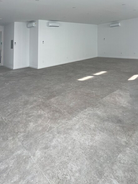 831 Knickerbocker Ave, Brooklyn, NY à louer - Photo du bâtiment - Image 3 de 20