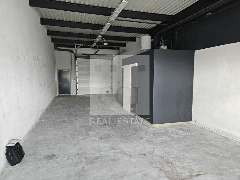 Flex in Montbonnot-Saint-Martin for lease - Interior Photo - Image 3 of 8
