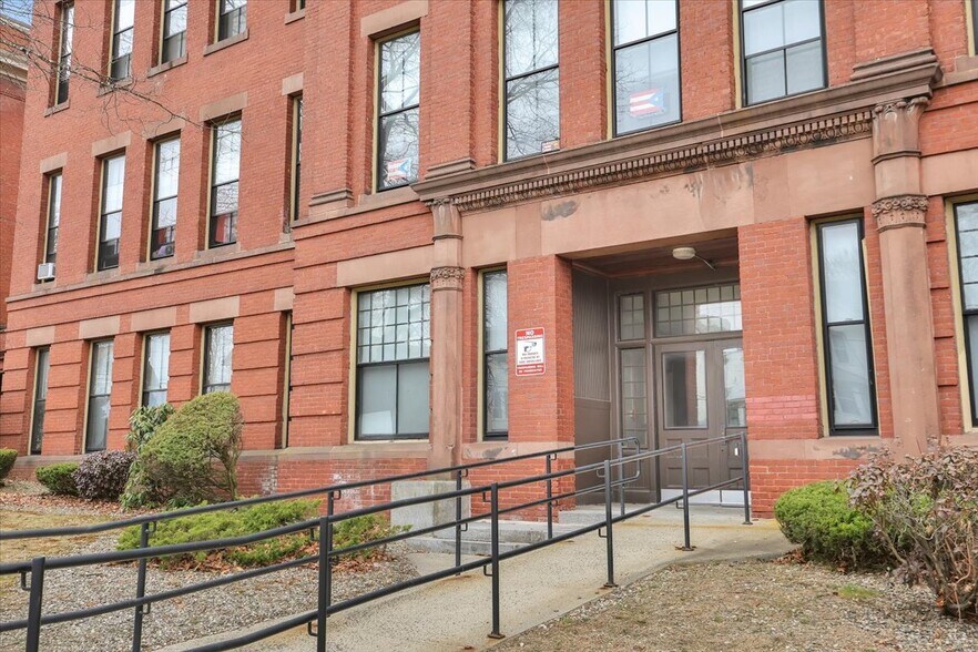 Affordable Housing Portfolio Springfield portefeuille de 3 propriétés à vendre sur LoopNet.ca - Photo du bâtiment - Image 2 de 15