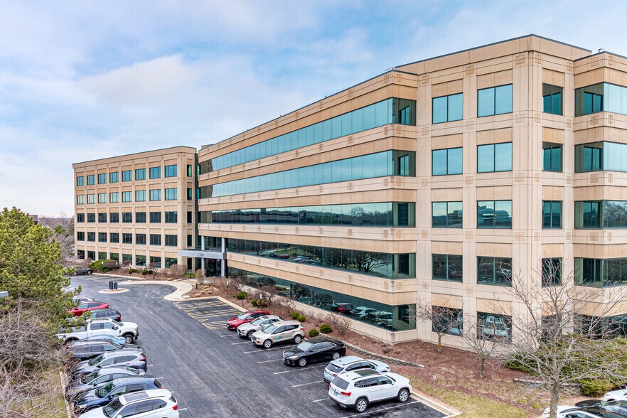 2300 Cabot Dr, Lisle, IL à louer - Photo du bâtiment - Image 2 de 6