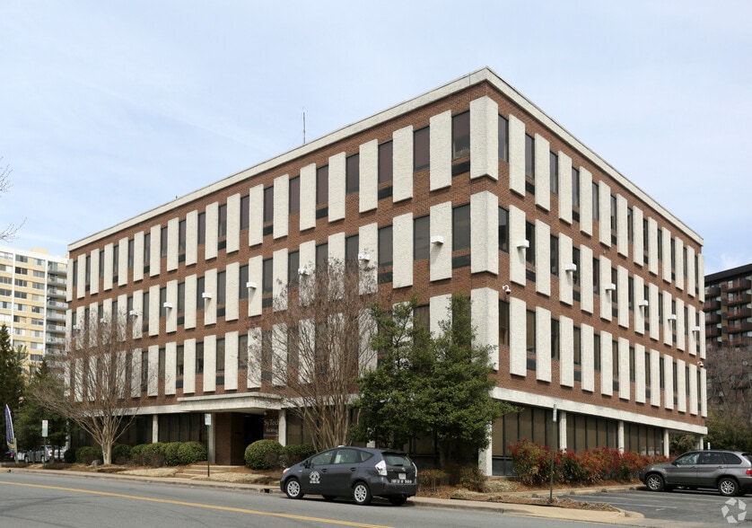 6121 Lincolnia Rd, Alexandria, VA for sale - Building Photo - Image 2 of 14