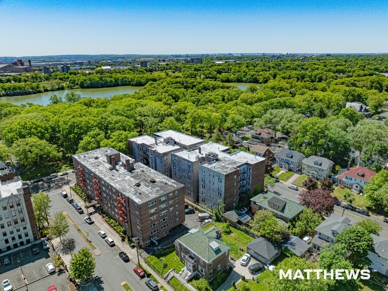 691 Elizabeth Ave, Newark, NJ for sale - Building Photo - Image 1 of 3