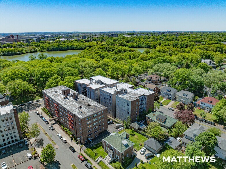 691 Elizabeth Ave, Newark, NJ à vendre - Photo du bâtiment - Image 1 de 3