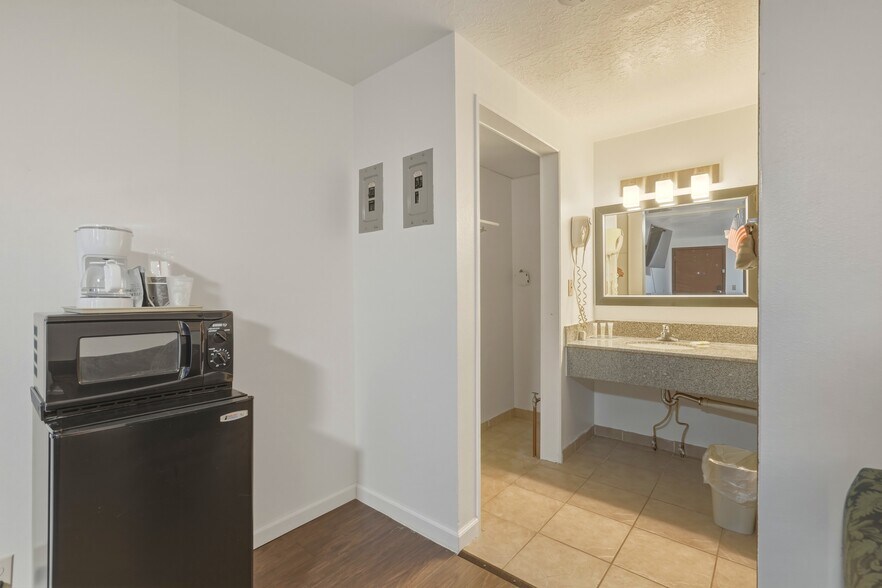 311 E Main St, Vernal, UT à vendre - Photo du bâtiment - Image 2 de 54