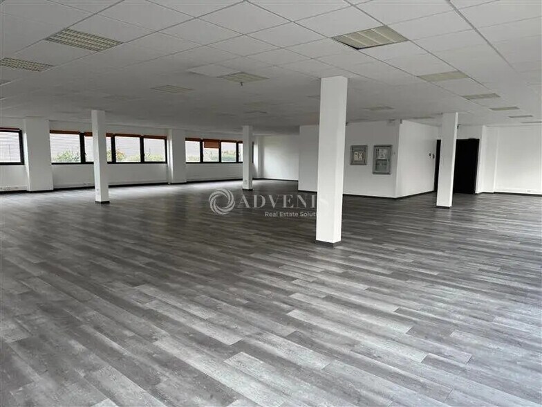 Office in Saint-Priest for lease - Interior Photo - Image 1 of 6