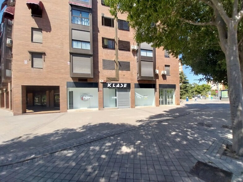 Commerce de détail dans Madrid, Madrid à louer - Photo du bâtiment - Image 2 de 9