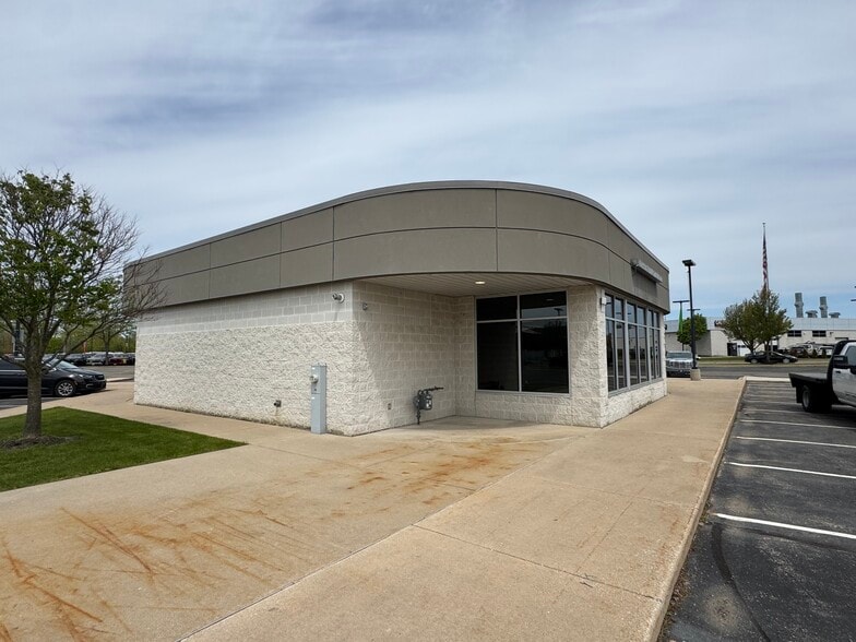 2300 Browns Lake Dr, Burlington, WI à louer - Photo du bâtiment - Image 2 de 5