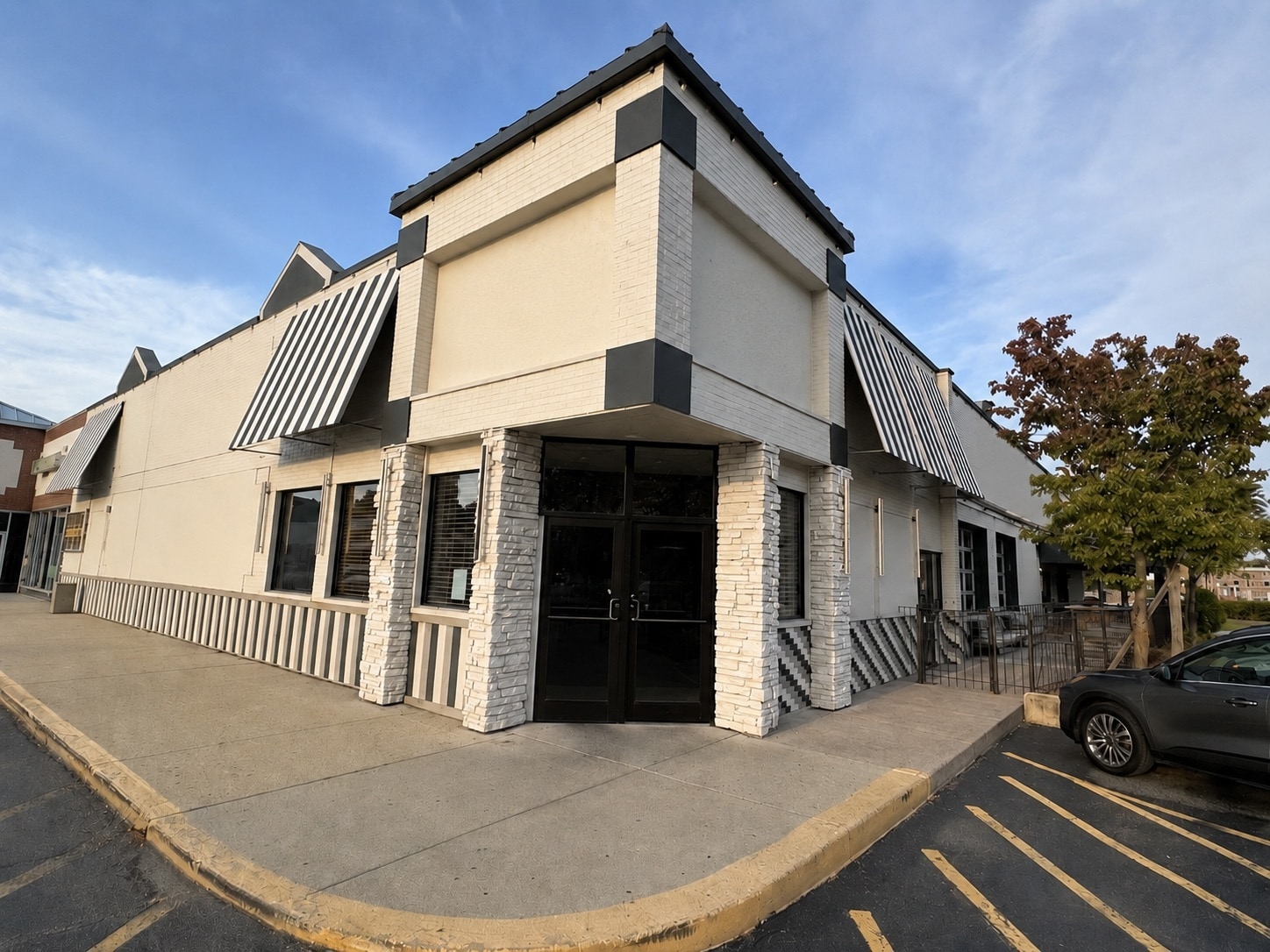 394 E Irving Park Rd, Roselle, IL for lease Primary Photo- Image 1 of 9