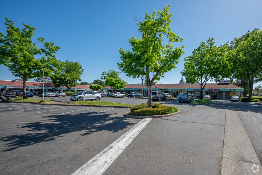 6171-6175 Stockton Blvd, Sacramento, CA à louer - Photo du bâtiment - Image 2 de 9