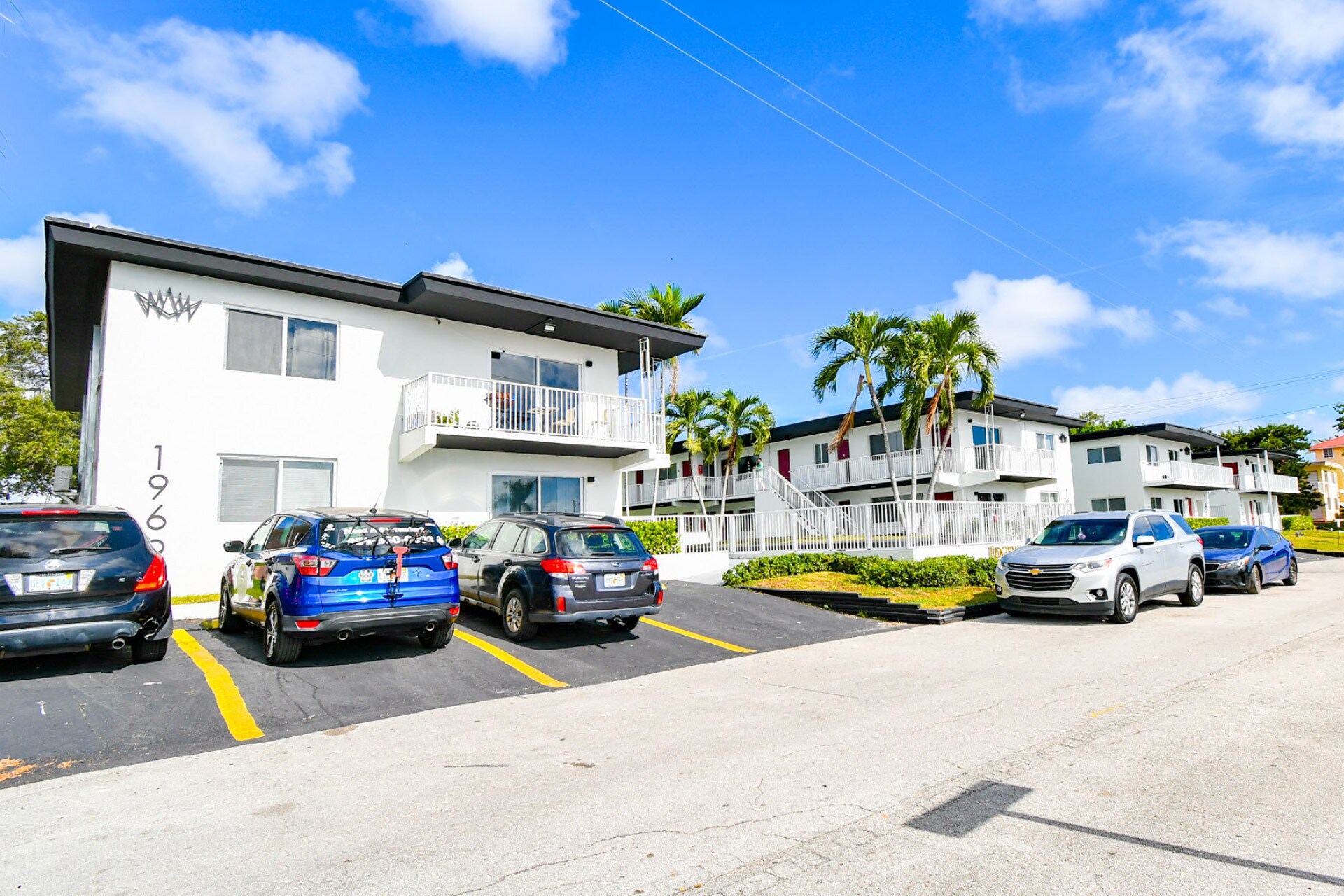 1969-1979 N Glades Dr, North Miami Beach, FL à vendre Photo principale- Image 1 de 9