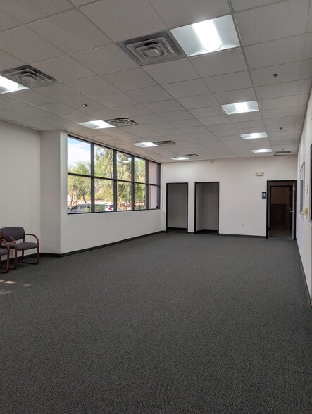 9153 E Bell Rd, Scottsdale, AZ à louer - Photo du bâtiment - Image 3 de 8