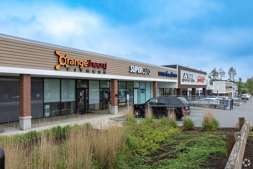 723-759 Broadway, Saugus, MA à louer - Photo du bâtiment - Image 2 de 3