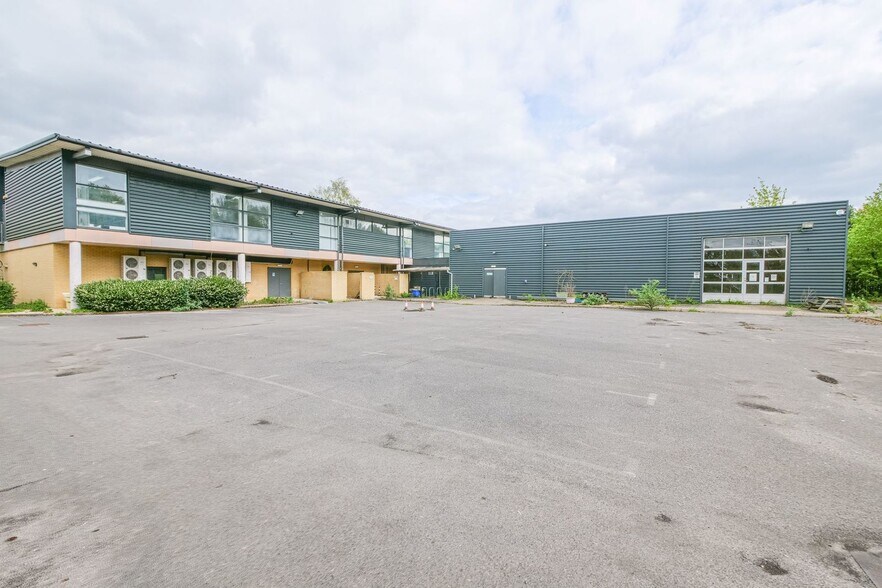 10 Barnes Wallis Rd, Fareham à vendre - Photo du bâtiment - Image 2 de 8