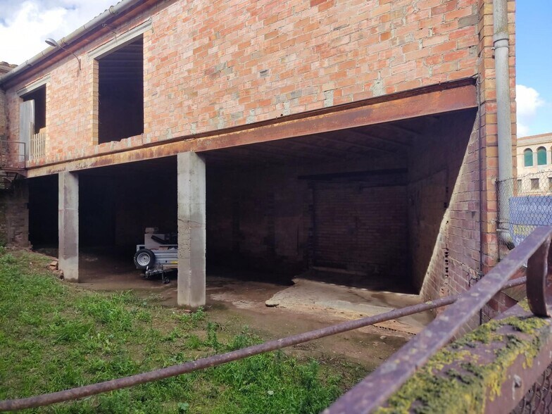 Industriel dans Peralada, Gerona à vendre - Photo du bâtiment - Image 3 de 24