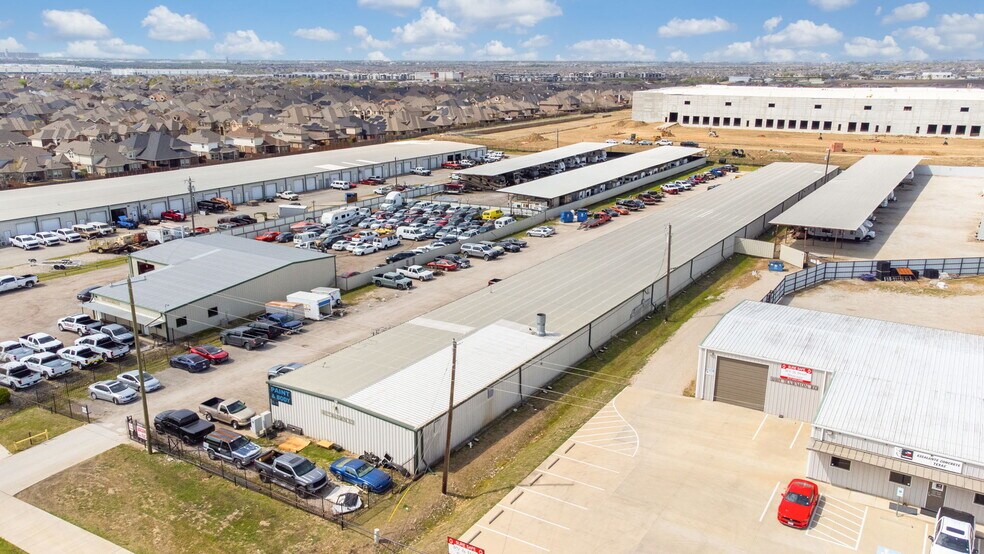 10027 Harmon Rd, Fort Worth, TX à louer - Photo du bâtiment - Image 3 de 26