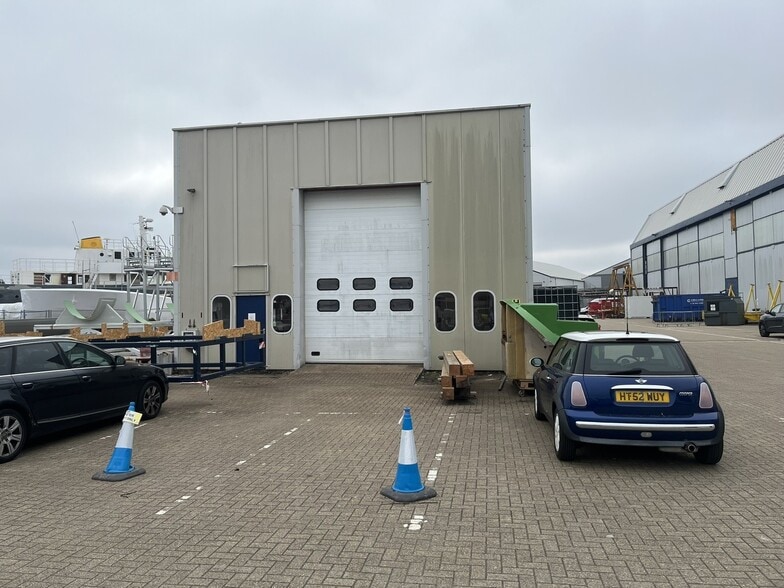 Shore Rd, Southampton for lease - Building Photo - Image 3 of 8