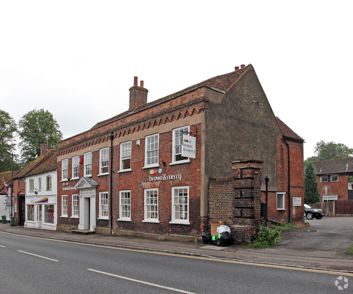 7 High St, Wendover for lease - Primary Photo - Image 1 of 2