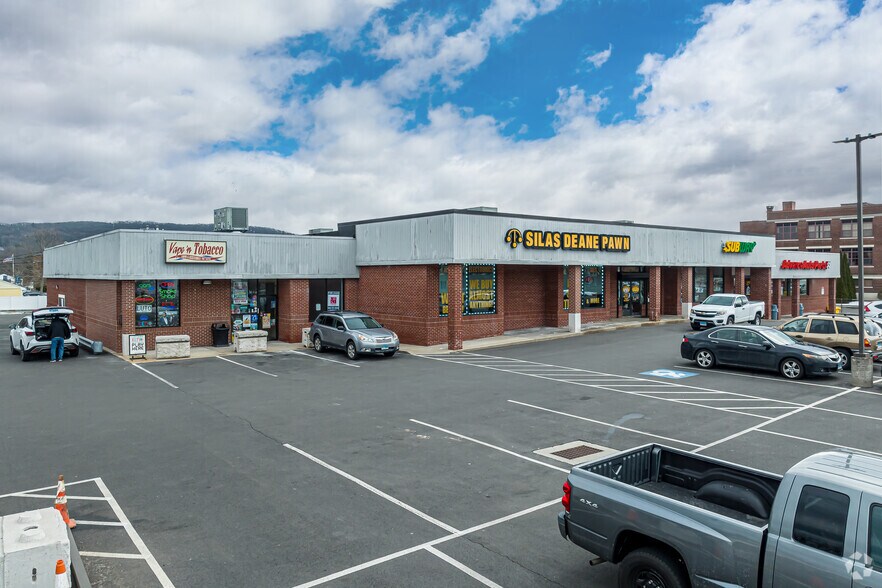 58-62 East St, Plainville, CT à vendre - Photo du bâtiment - Image 3 de 6