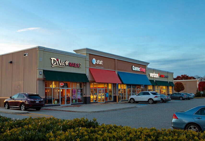 2065-2141 Killingly Commons Dr, Dayville, CT à louer - Photo du bâtiment - Image 2 de 2