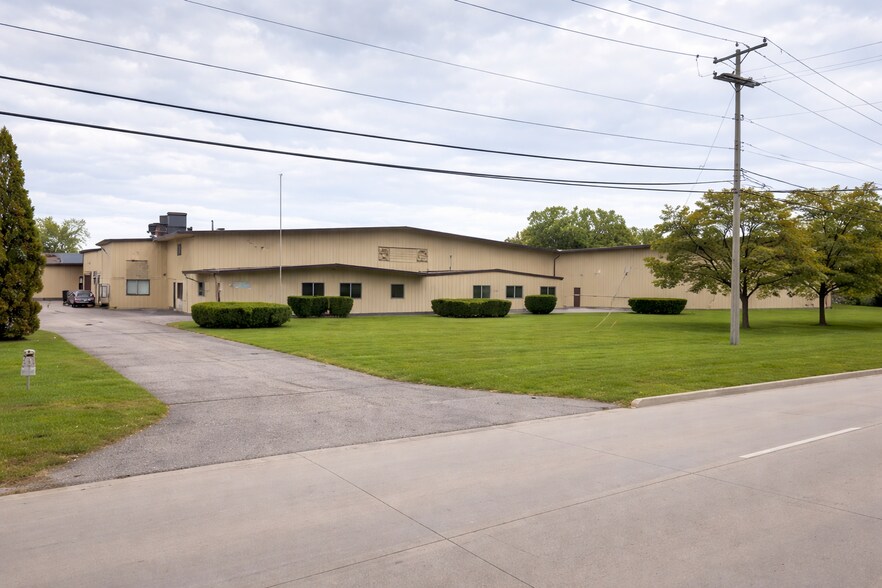 1631 Dove St, Port Huron, MI à louer - Photo du bâtiment - Image 3 de 12