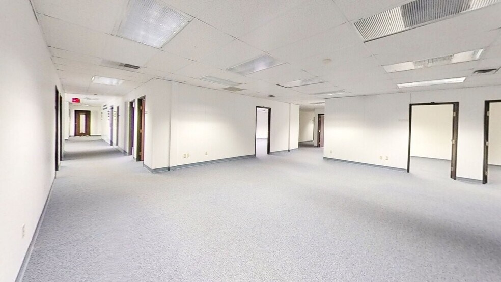 6520 Mercantile Way, Lansing, MI à louer - Photo intérieure - Image 2 de 11