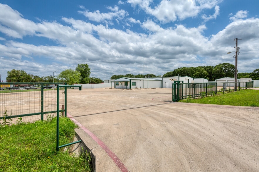 3100 E Highway 199, Springtown, TX for lease - Building Photo - Image 2 of 64