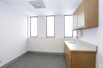 4240 Blue Ridge Blvd, Kansas City, MO for lease Interior Photo- Image 2 of 4