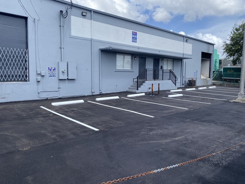 4763 E 11th Ave, Hialeah, FL à louer - Photo du bâtiment - Image 2 de 8