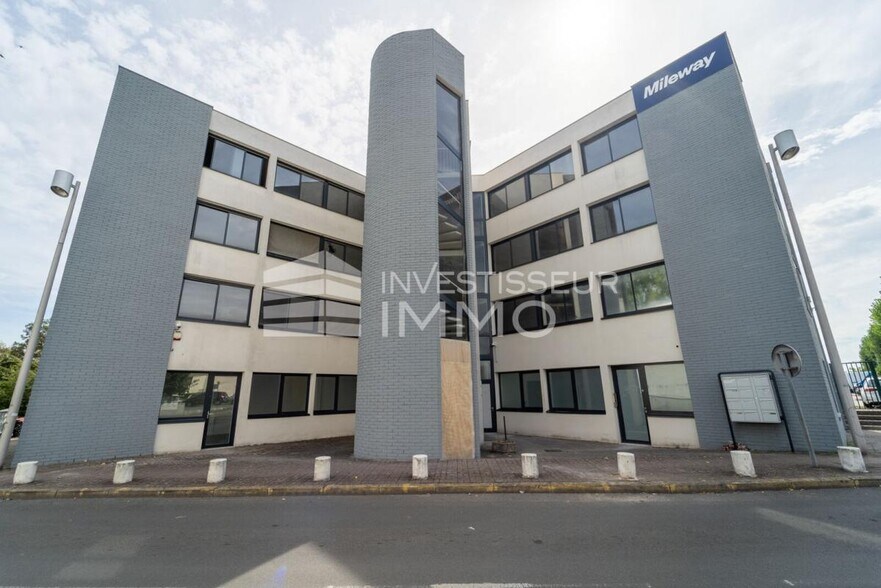 Bureau dans Évry-Courcouronnes à louer - Photo du bâtiment - Image 3 de 6