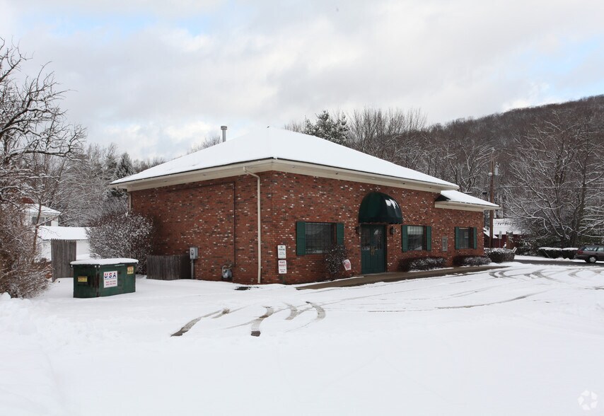 9 Norfolk Rd, Torrington, CT à louer - Photo du bâtiment - Image 2 de 2