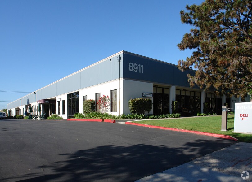 8909-8911 Complex Dr, San Diego, CA à louer - Photo du bâtiment - Image 3 de 10