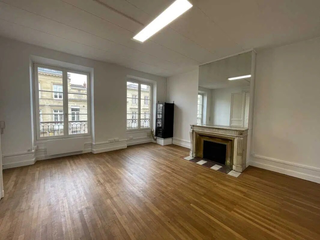 Office in Bordeaux for lease Interior Photo- Image 1 of 11